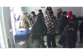 讨债家门喷油漆：揭秘现代讨债手段的创新与争议